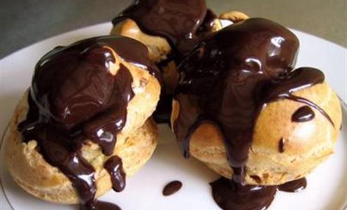 Restaurant Quinéville - Profiteroles et sa sauce chocolat chaud