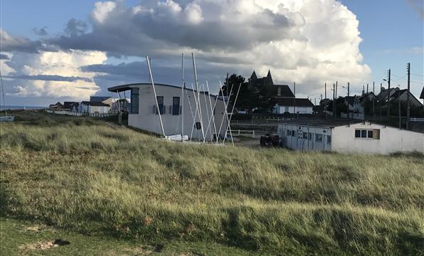 Ecole de voile Quinevile proche de notre Hotel en Normandie